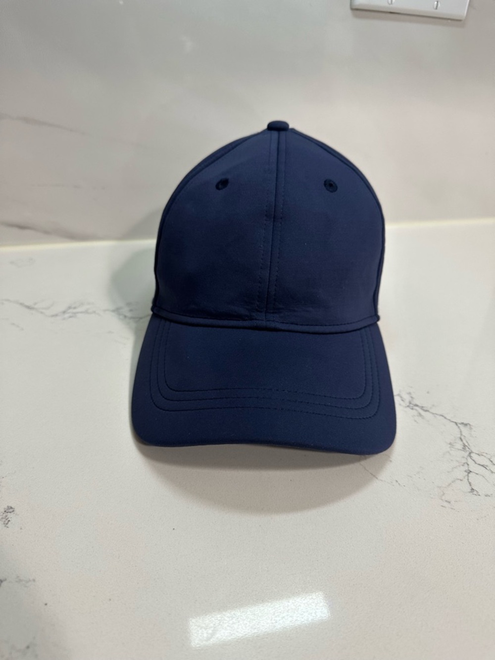Lululemon Women Seawheeze Finisher's Hat Adjustable Back Strap Color Navy Blue